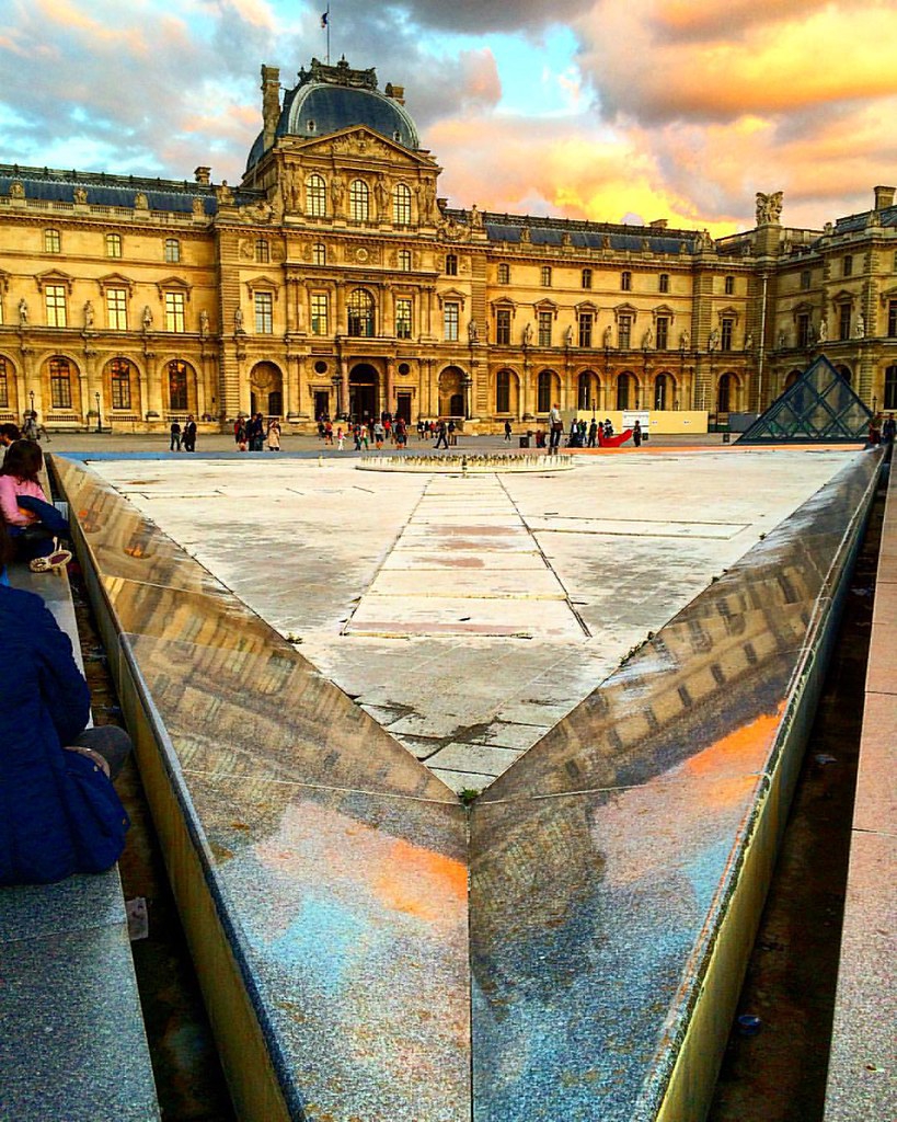  Museo del Louvre Parigi