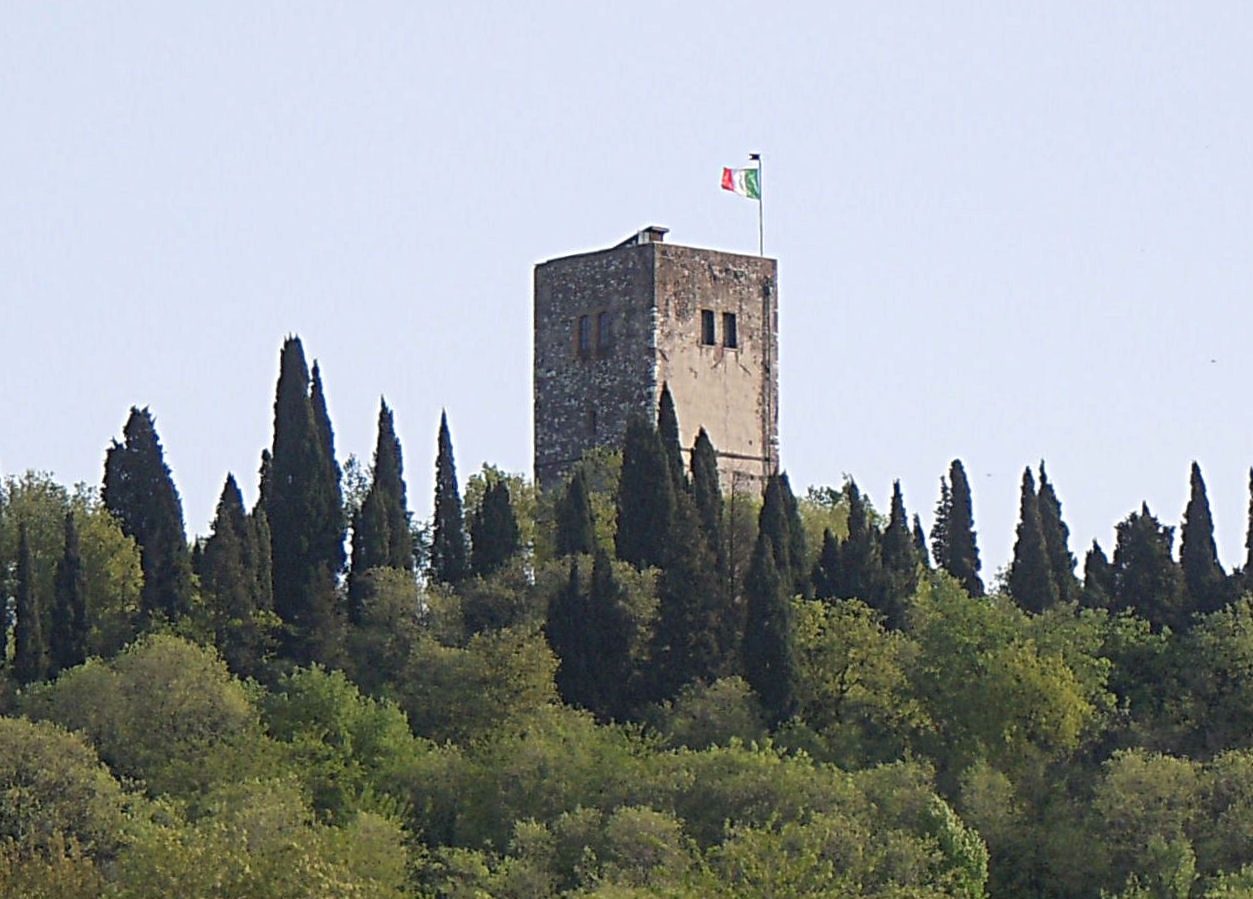 La Spia d'Italia    Affascinante fortezza che svetta sulla pianura Padana