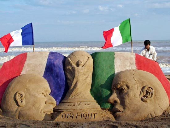 Francia usa Italia per distogliere l'attenzione della gente dai problemi interni