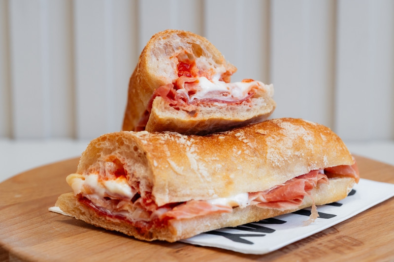 Oh My Crunch porta il panino d'autore a Milano: due nuovi store del gusto pronti a sorprendere