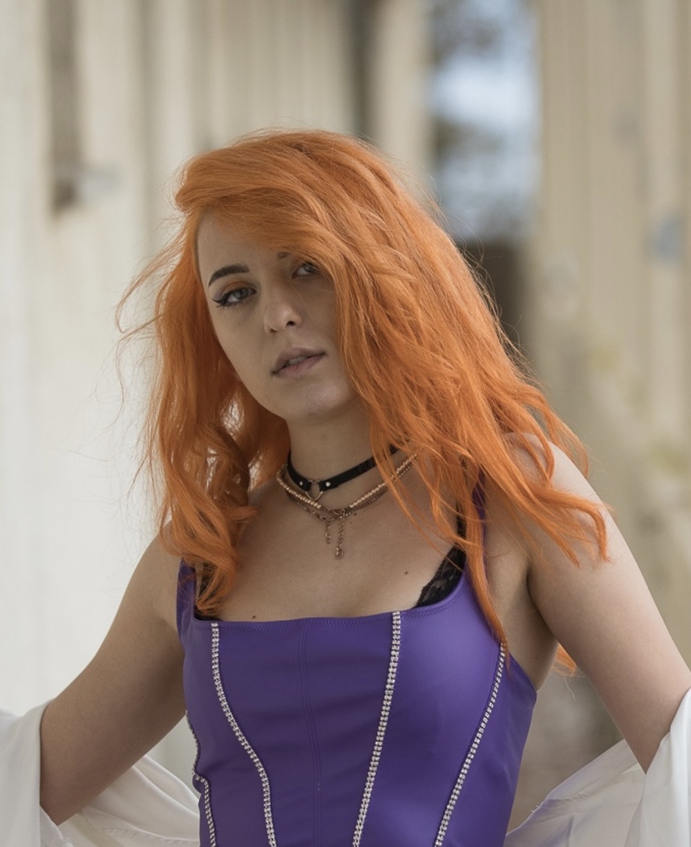 Musica contro la violenza sulle donne: “Che male c’è?” è il nuovo singolo di Jalisia Dollson
