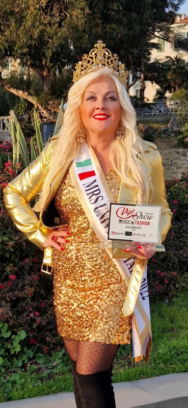 Paola Grossi Mrs Universe Italy 2022 premiata a Sanremo