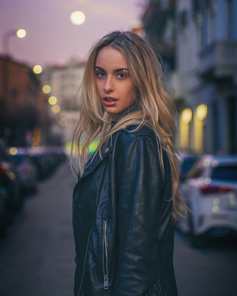 La cantautrice da milioni di followers Greta Ray torna con "Foto Mossa"