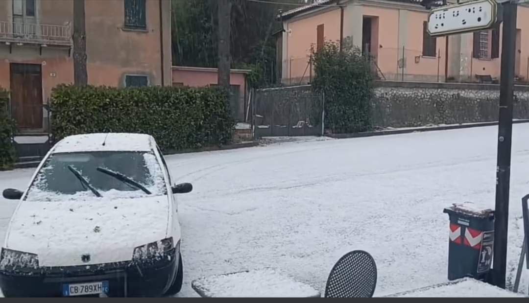 È un aprile di neve e grandine