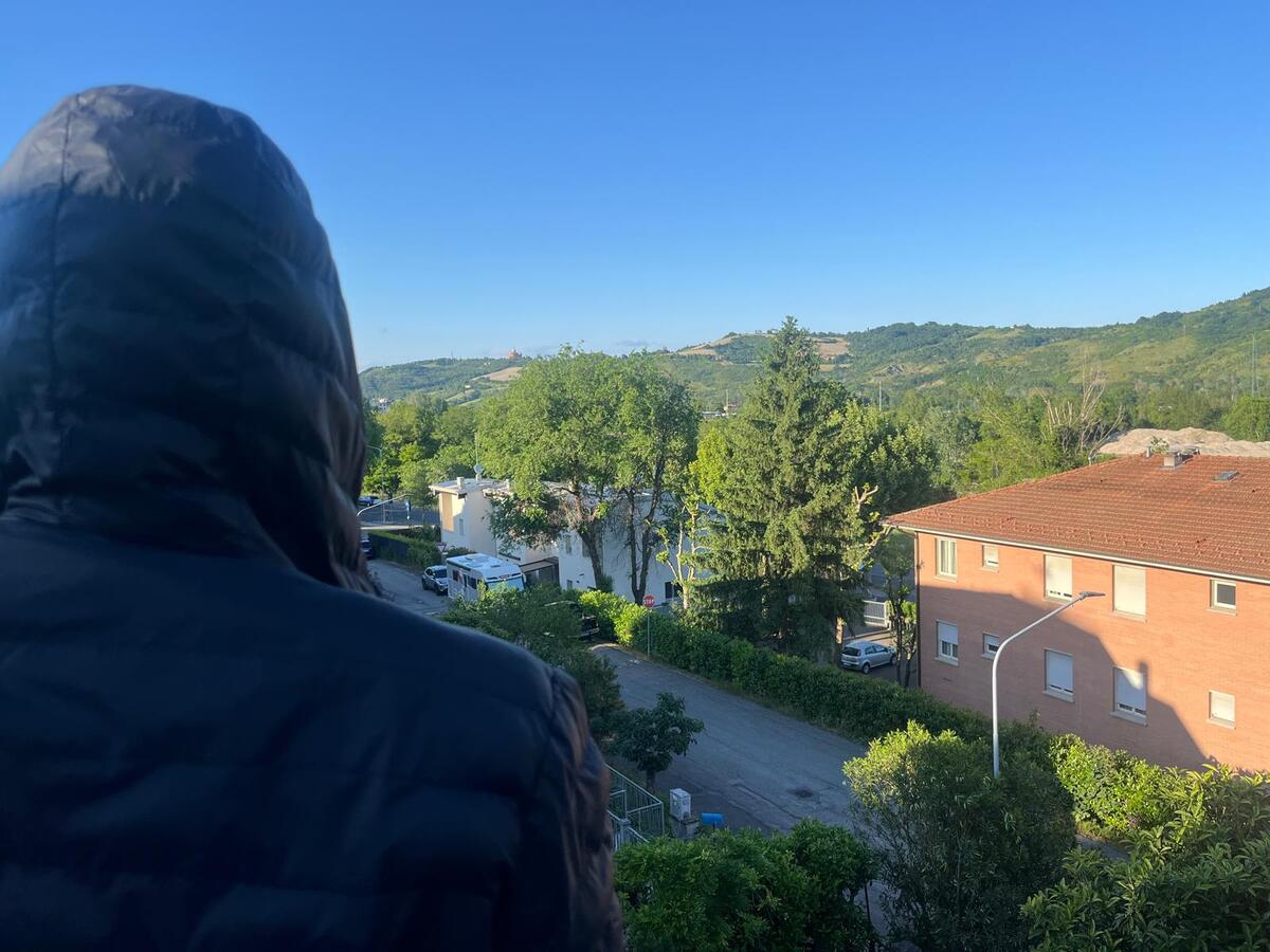 Un angelo tra le dipendenze: il debutto di RayRiver è "Angel Jeanne", un pop d’opera che sa
