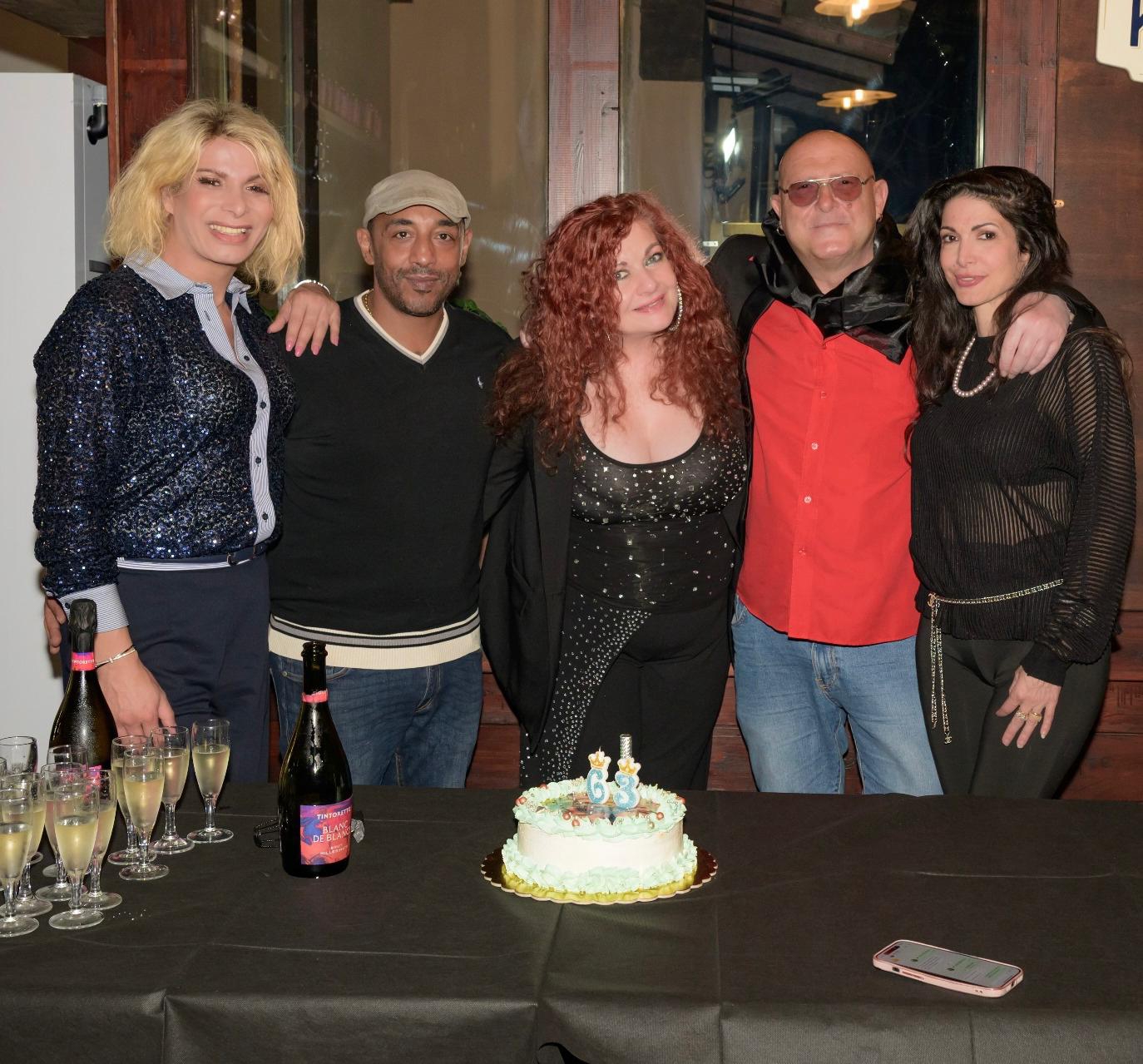 Festa a sorpresa per il compleanno di Alex Baudo organizzata dalla sua miglior amica Moira Sorrisi