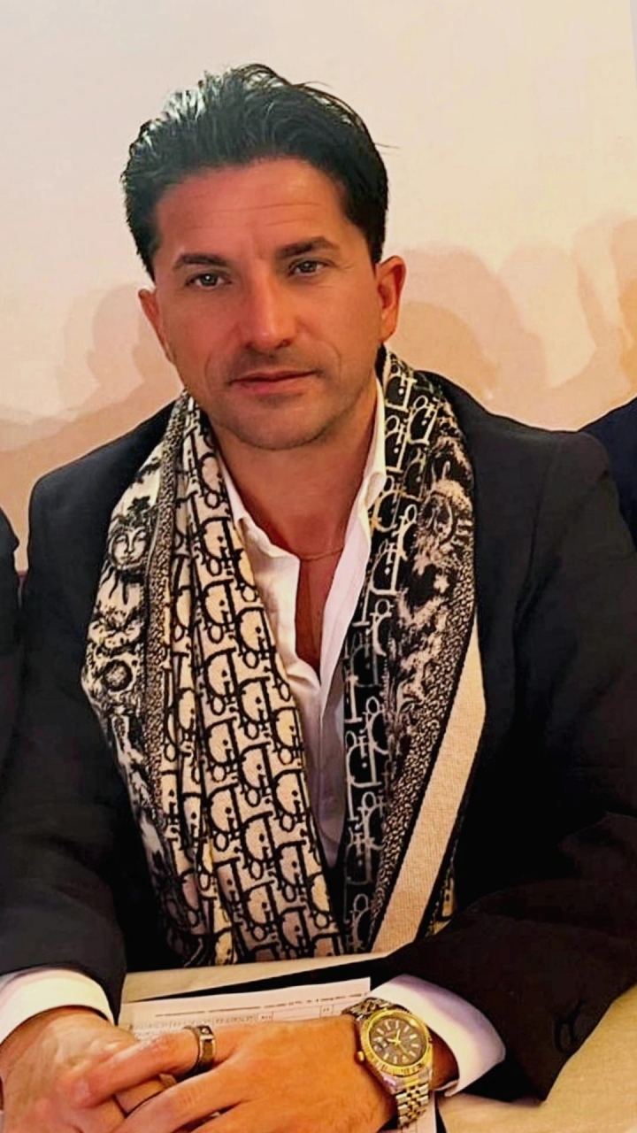 Le Sfide di un Artista Poliedrico: Vito La Grassa