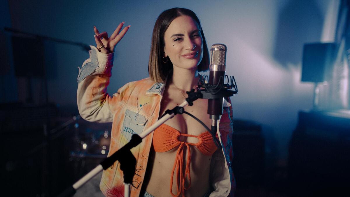 Nikita lascia Milano dopo il TIA e torna a Trieste: da qui nasce “Son Questa”