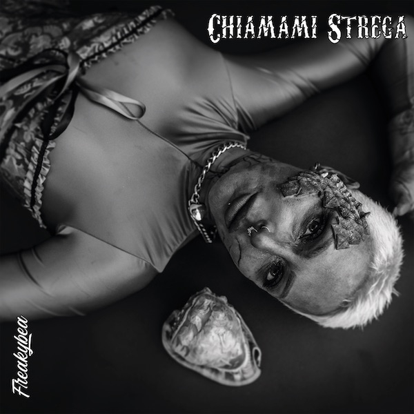 Freakybea: “Chiamami strega”