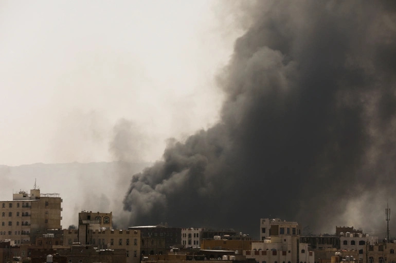 Yemen: Coalizione a guida saudita lancia attacchi aerei su Sanaa