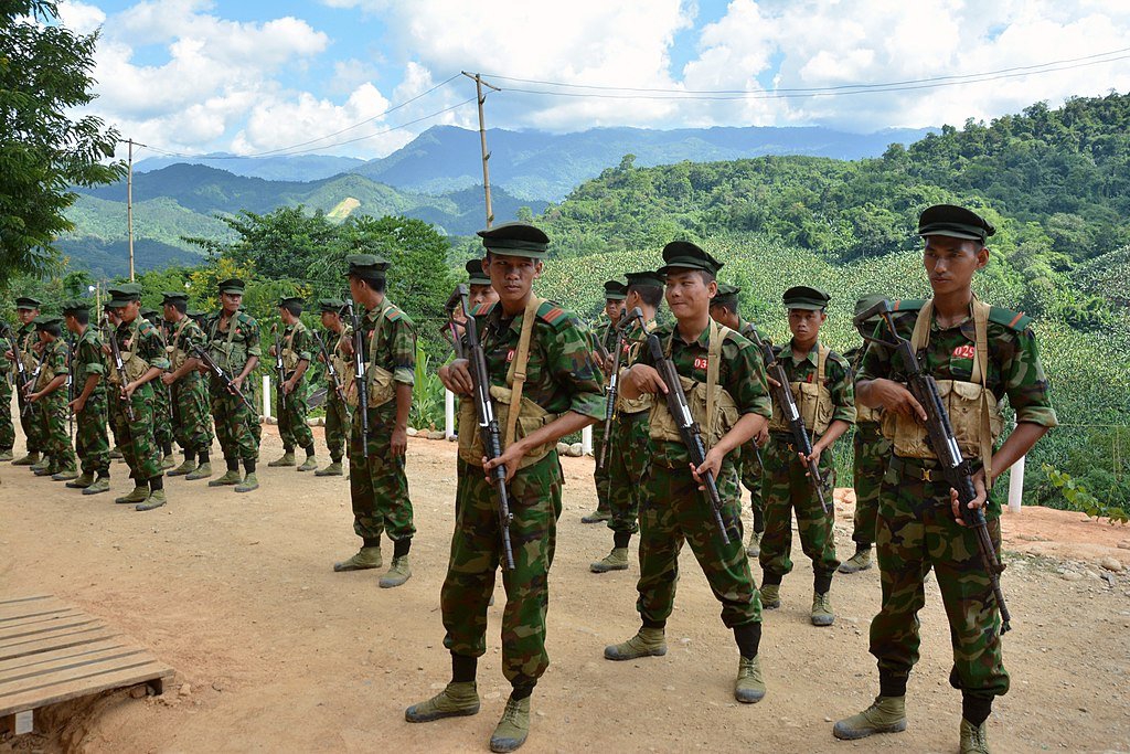 Birmania-Myanmar: L’Esercito per l’Indipendenza Kachin (KIA) che una volta aveva addestrato i militan