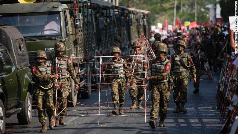 Birmania-Myanmar: Almeno 114 morti nel giorno più sanguinoso dall’inizio delle proteste