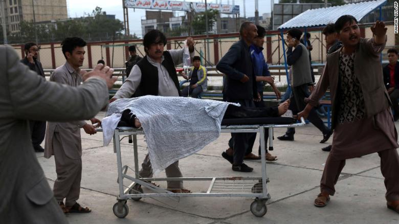 Afghanistan: Almeno 50 morti e più di 100 feriti nell’esplosione vicino una scuola per ragazze a Kabu